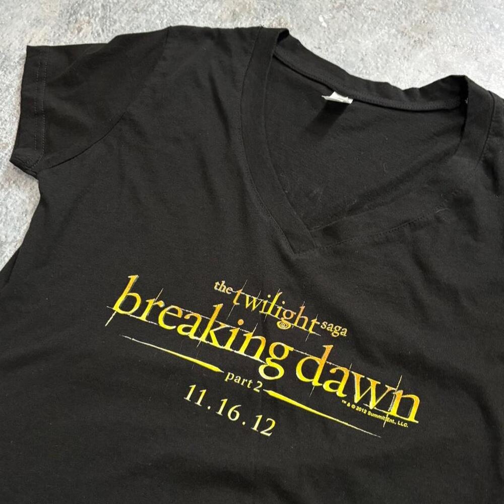 Vintage Twilight Breaking Dawn Movie Promo V Neck Shirt. Size Large